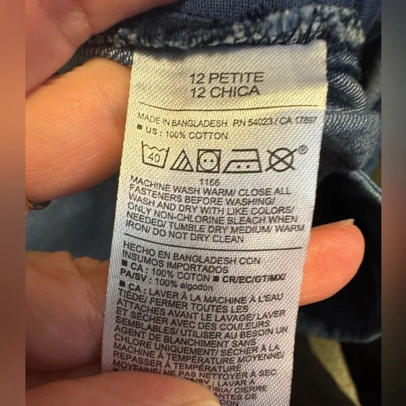 Old Navy Wide Leg Adjustable Waist Jeans - Picture 9 of 9